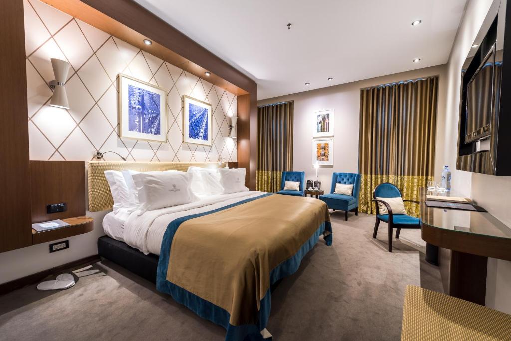 Lisboa Carmo Hotel room view